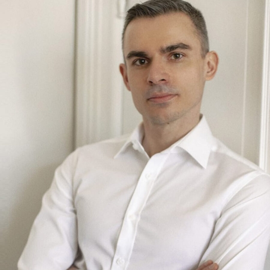 Dr Bartosz Piasecki