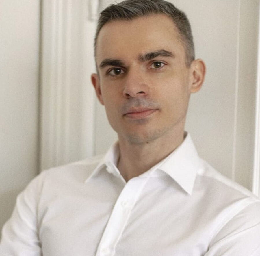Dr Bartosz Piasecki