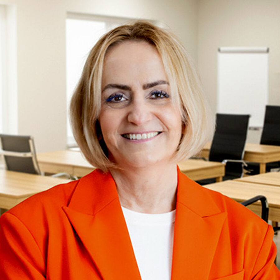 Dr Grażyna Teusz